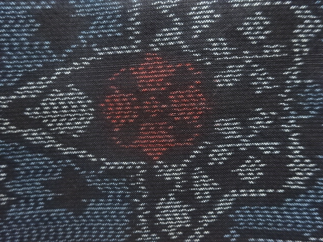 アンティーク　花模様織り出し本場泥大島紬着物